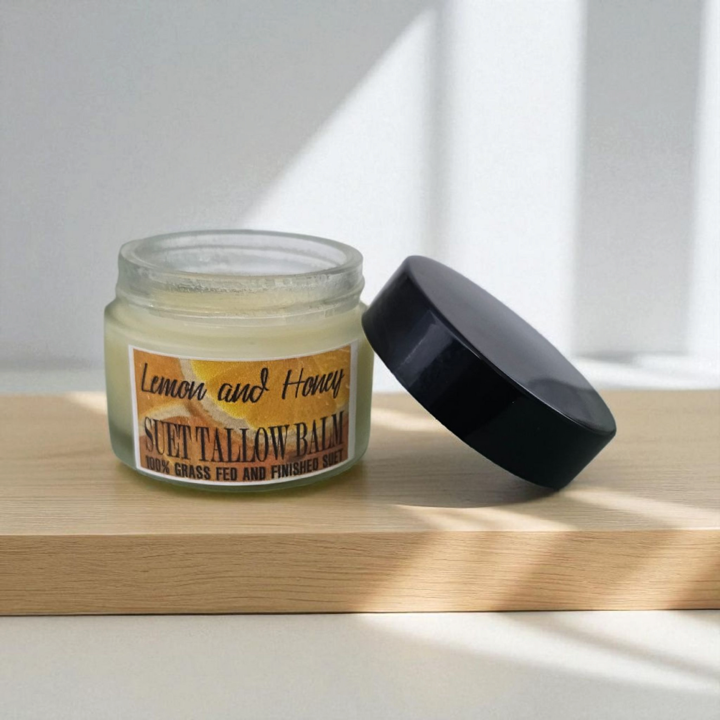 Lemon and Honey Suet Tallow (2oz frosted glass jar) / Suif de se graisse citron et miel (pot en verre givré de 2 oz)